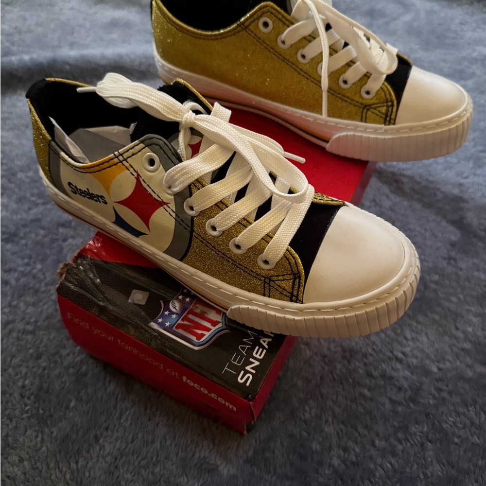 FOCO women’s Steelers shoes